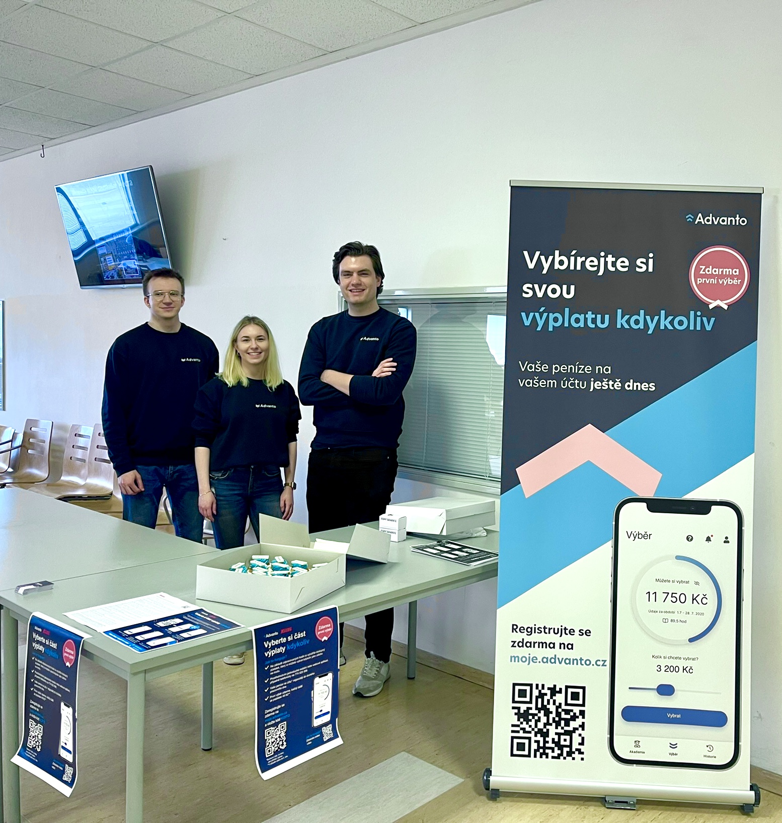 The Advanto team helping employees register at the Koito Czech plant in Žatec